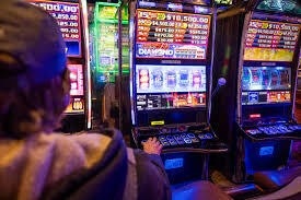 Massachusetts Casino Jackpot Winner Initiates Interest in Online Gaming